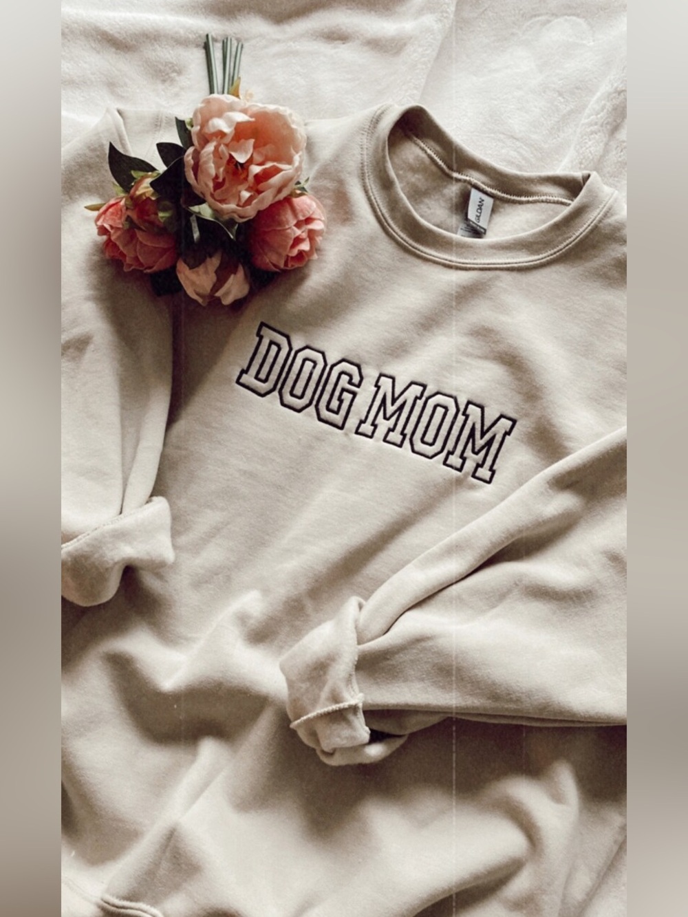 NWOT {Medium} Dog Mom Crewneck Sweatshirt in Sand
